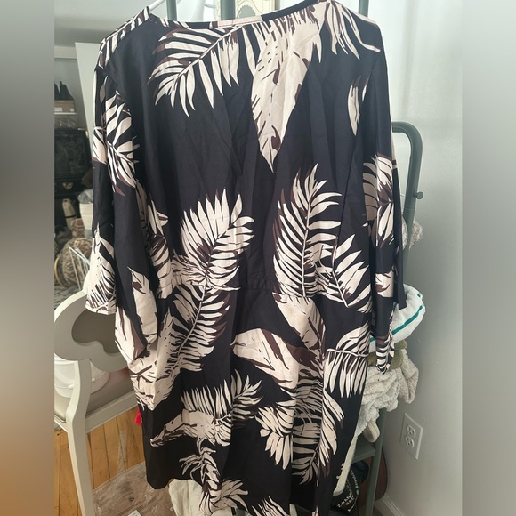 OS - Tropical Beach Coverup - Picture 2 of 3